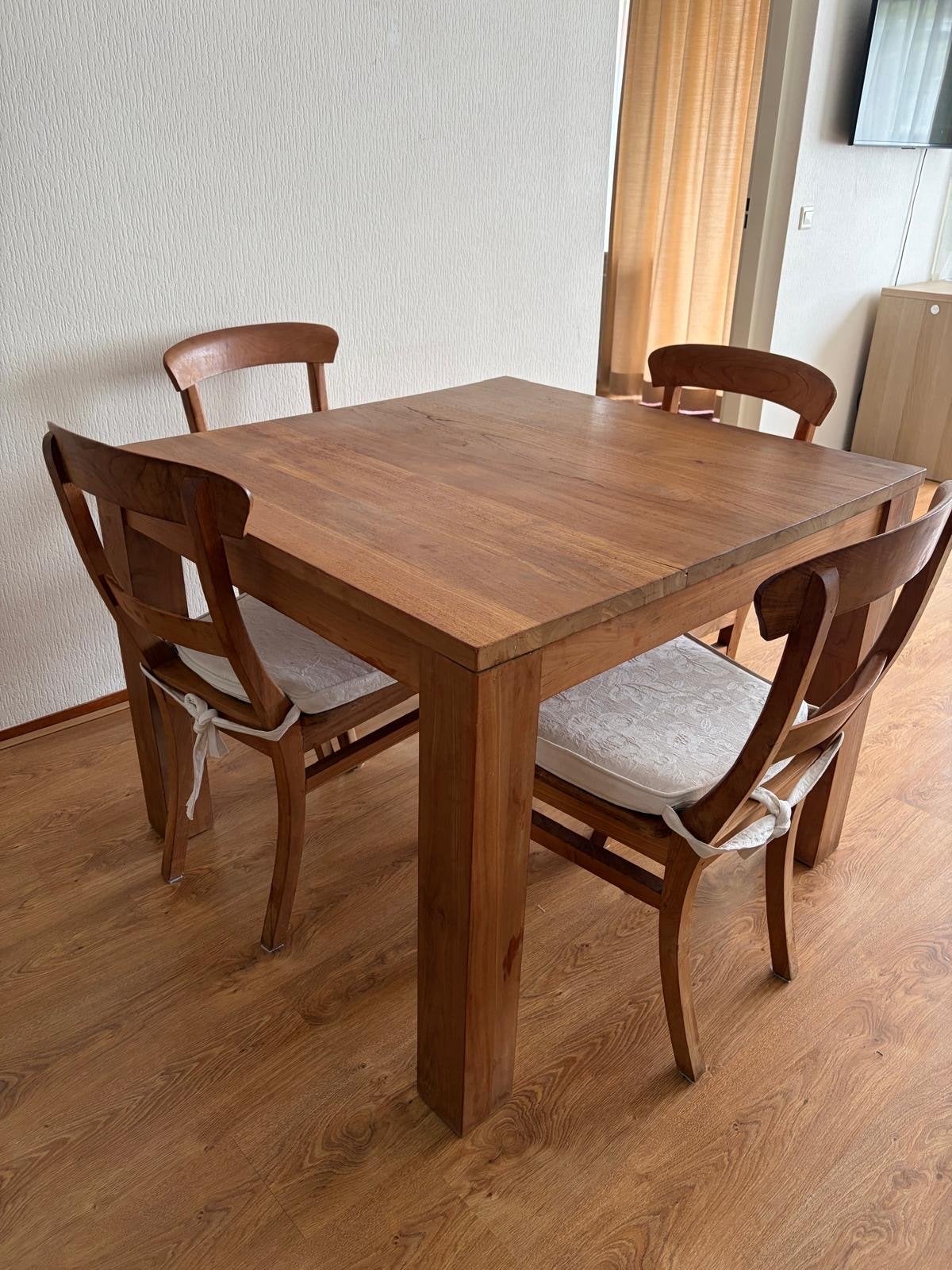 Massief houten eettafel met 4 stoelen, Huis en Inrichting, Tafels | Eettafels, Ophalen, Gebruikt, 100 tot 150 cm, Vierkant