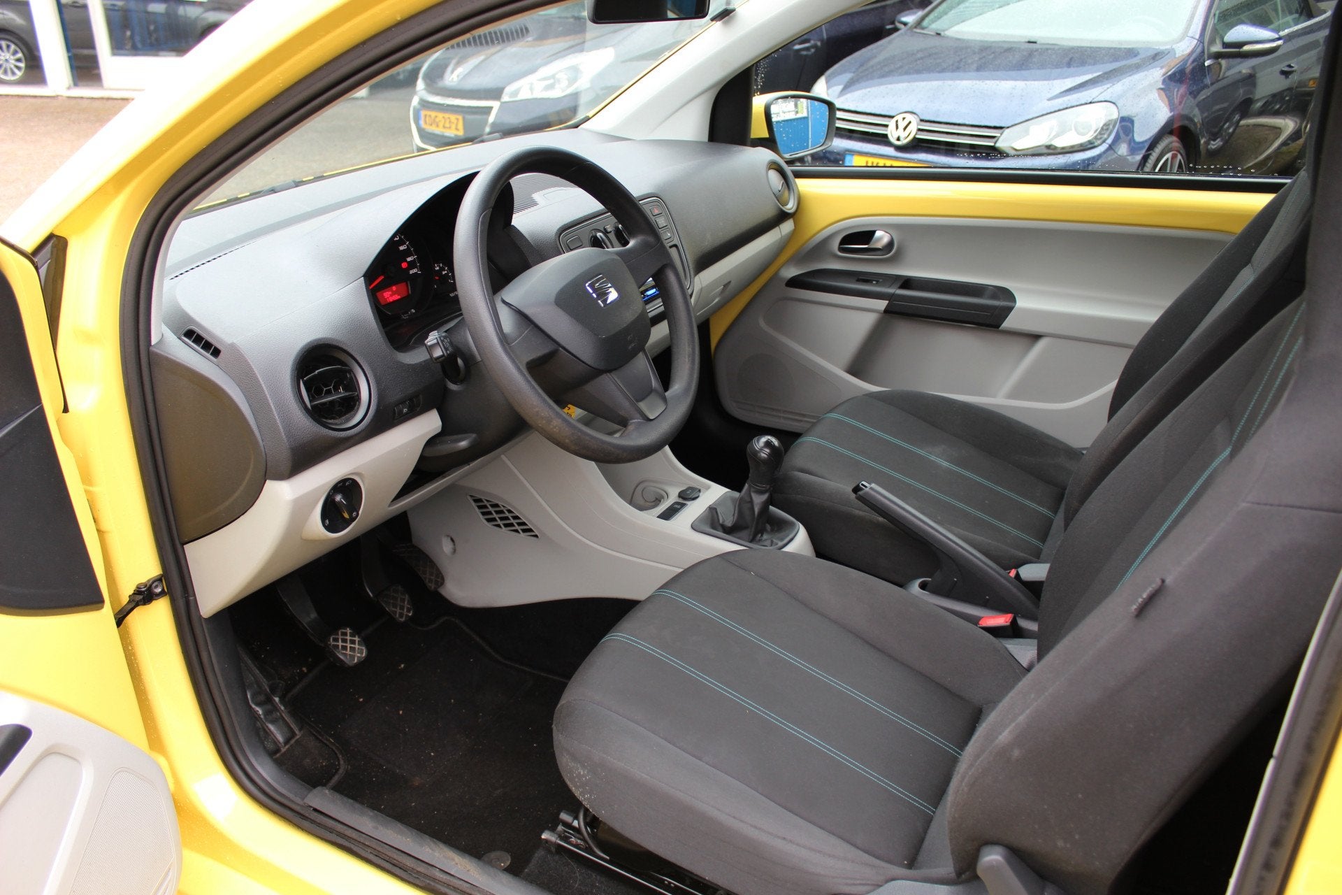 SEAT Mii 1.0i "Style" Airco - Cruise - PDC ! (bj 2017), Auto's, Voorwielaandrijving, Stof, Gebruikt, Zwart