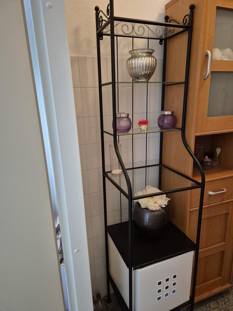Decoratief metalen rek met glazen planken, Ophalen of Verzenden, Gebruikt