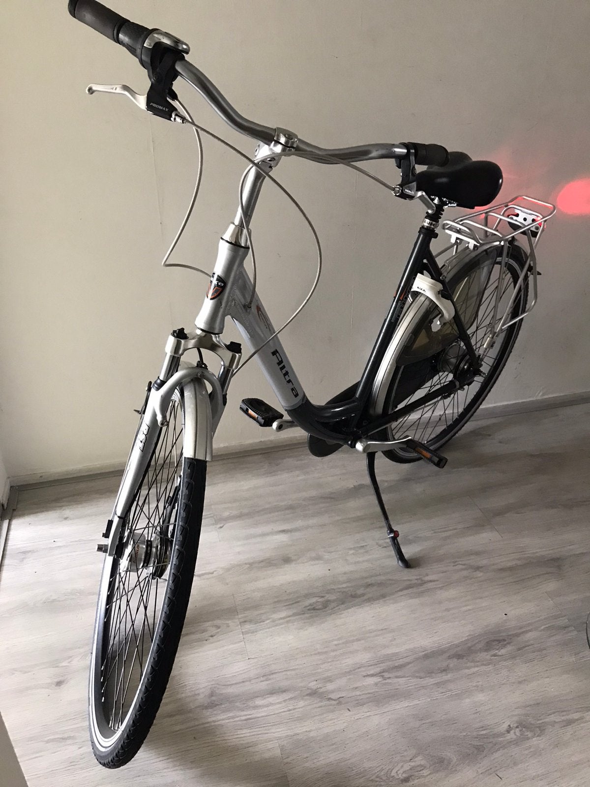 Fietsen 28 inch wielen damesfiets, Ophalen, Zo goed als nieuw, Overige merken, Versnellingen