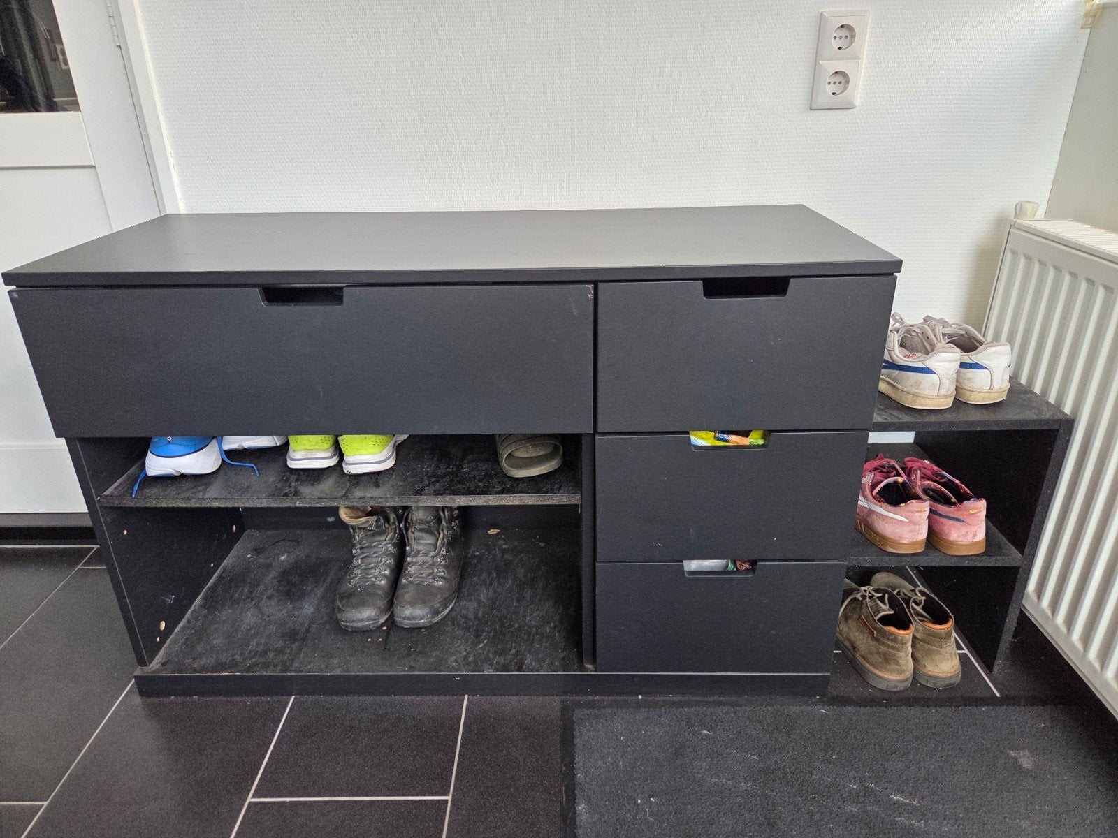 Zwart schoenenrek met lades en opbergruimte, Huis en Inrichting, Kasten | Schoenenkasten, Ophalen of Verzenden, Gebruikt, Modern, functioneel