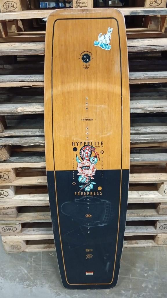 Wakeboard Hyperlite Free- press 151, Watersport en Boten, Wakeboarden, Ophalen, Gebruikt, Board