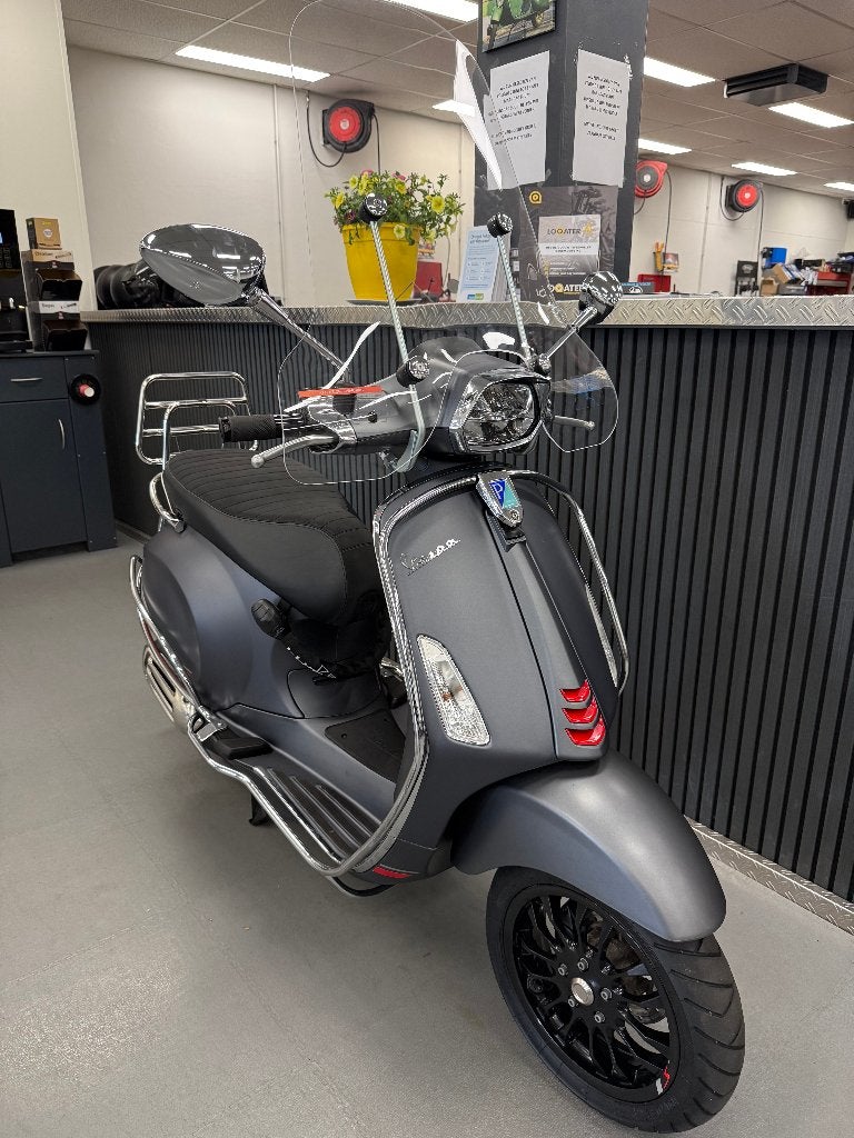 Vespa Sprint S Brom Mat Grijs E5 45KM BJ 2021 Beugelset Slot, Ophalen, Overige modellen, Maximaal 45 km/u, Zo goed als nieuw