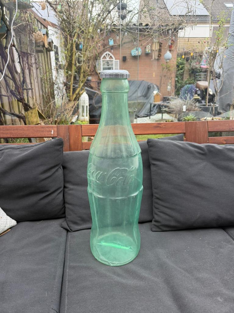 Vintage Coca-Cola reclamefles / spaarpot - 60 cm, Ophalen of Verzenden, Zo goed als nieuw, Overige kleuren, Glas