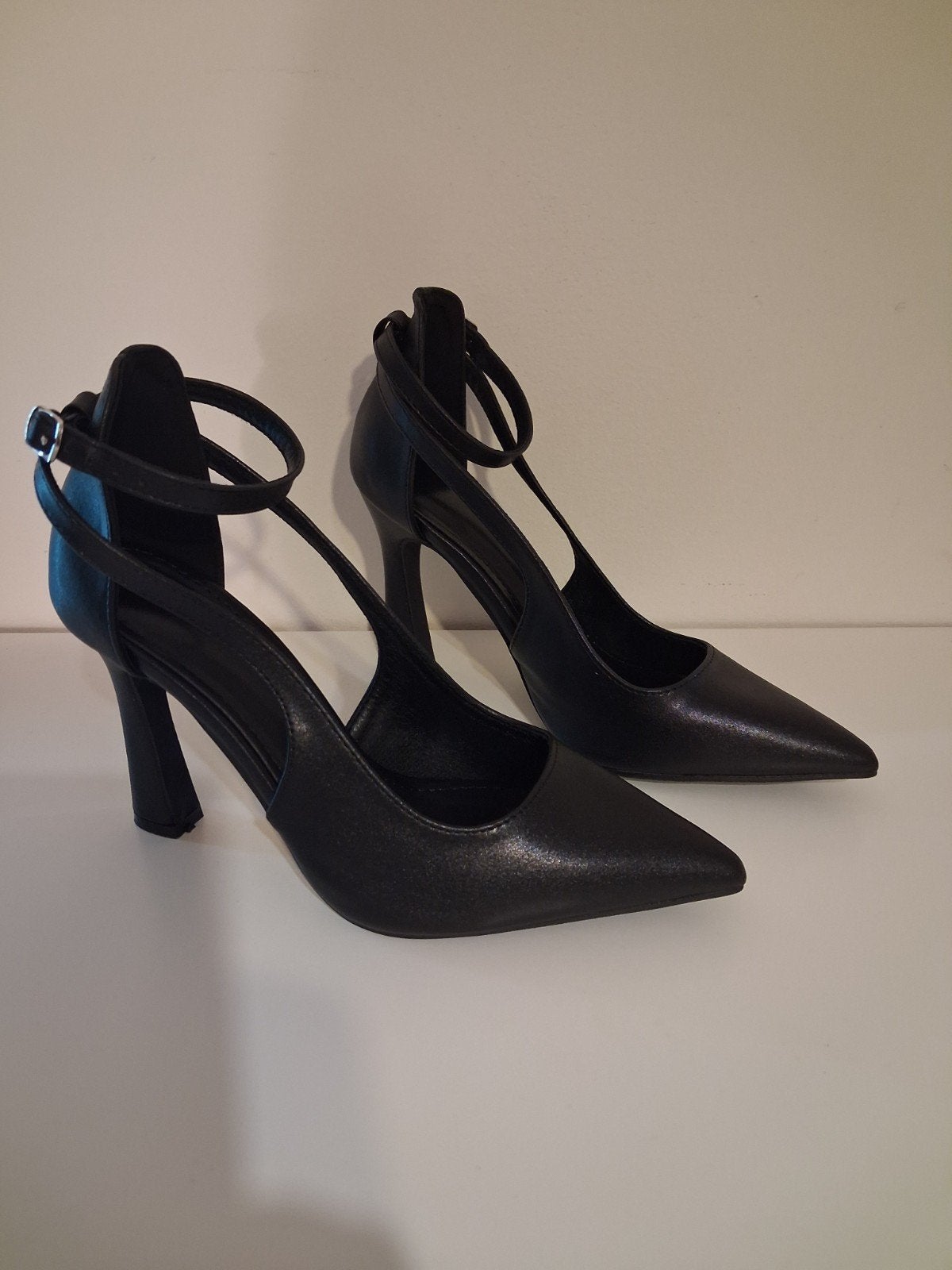 Nieuwe zwarte pumps met enkelbandje, Ophalen of Verzenden, Nieuw, Zwart, Pumps