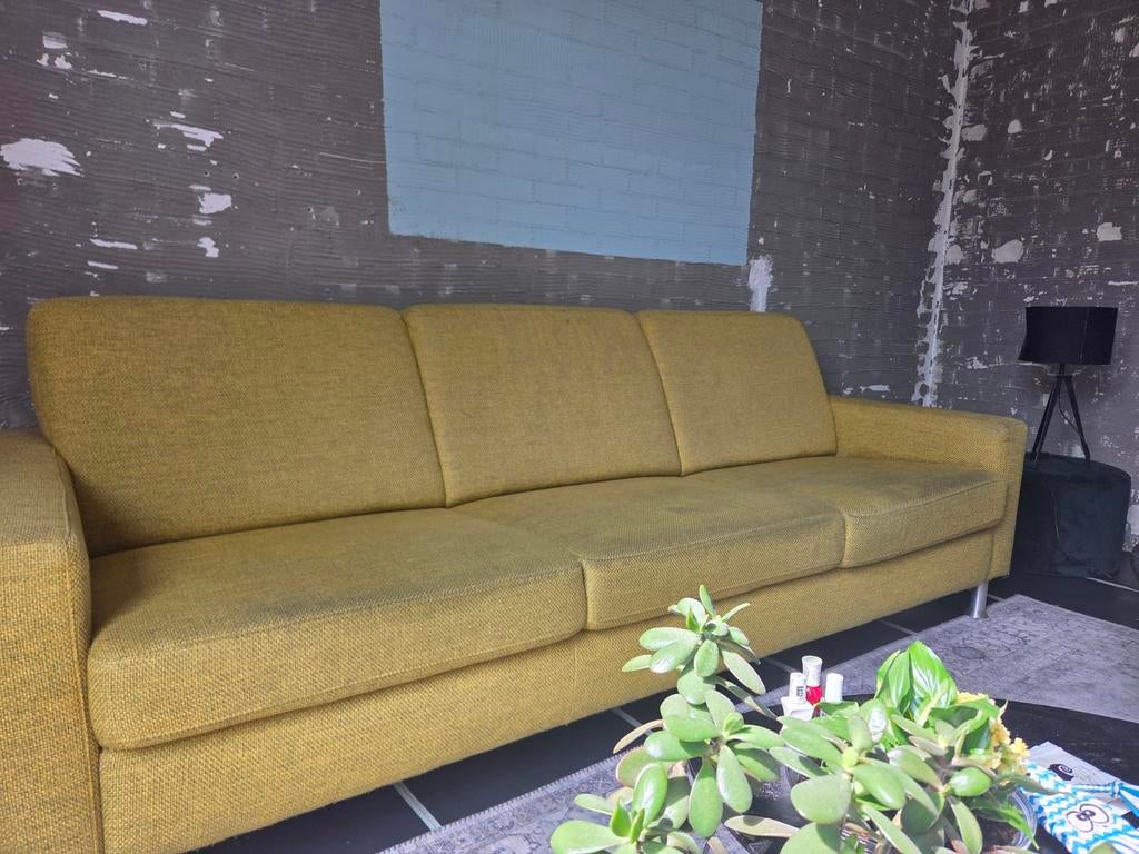Comfortabele Montel 3-zitsbank in olijfgroen, Huis en Inrichting, Banken | Bankstellen, Modern, Comfortabel, Gebruikt, Driepersoons