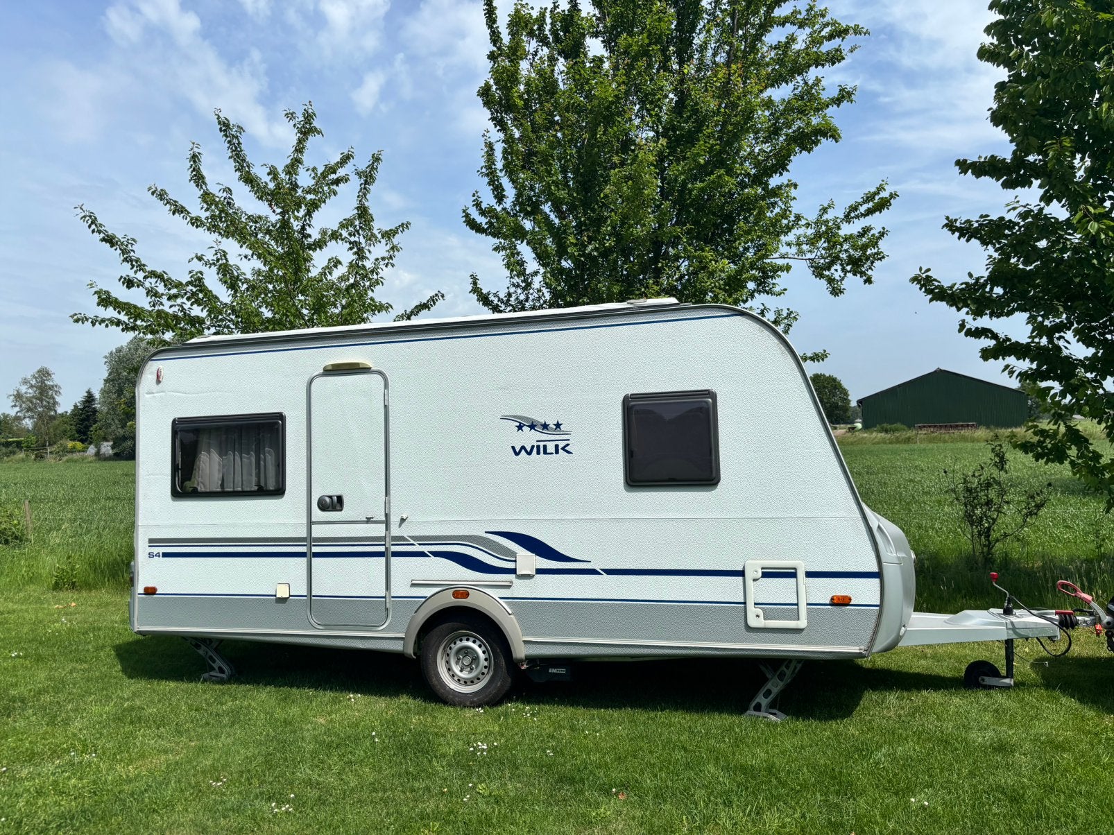 Zeer nette Wilk 450 HTD S4 caravan (2008) – instapklaar, Caravans en Kamperen, Caravans, Particulier, Wilk, Luifel, Tot en met 4