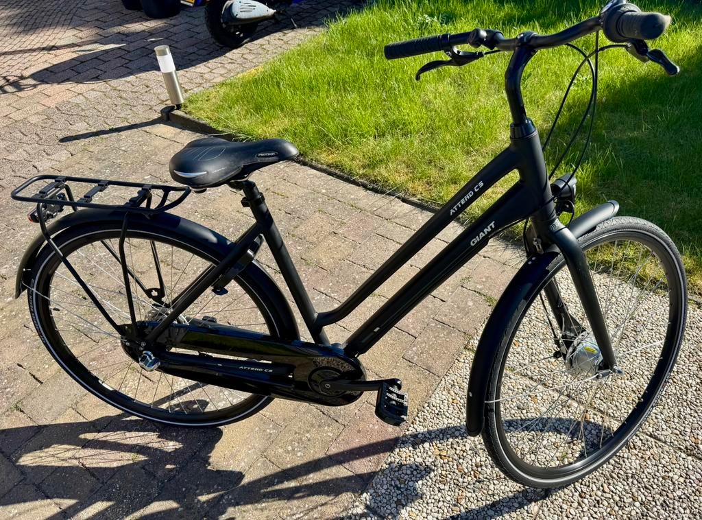 Nette Giant Attend stadsfiets – bouwjaar 2021, Fietsen en Brommers, Fietsen | Dames | Sportfietsen en Toerfietsen, Zo goed als nieuw