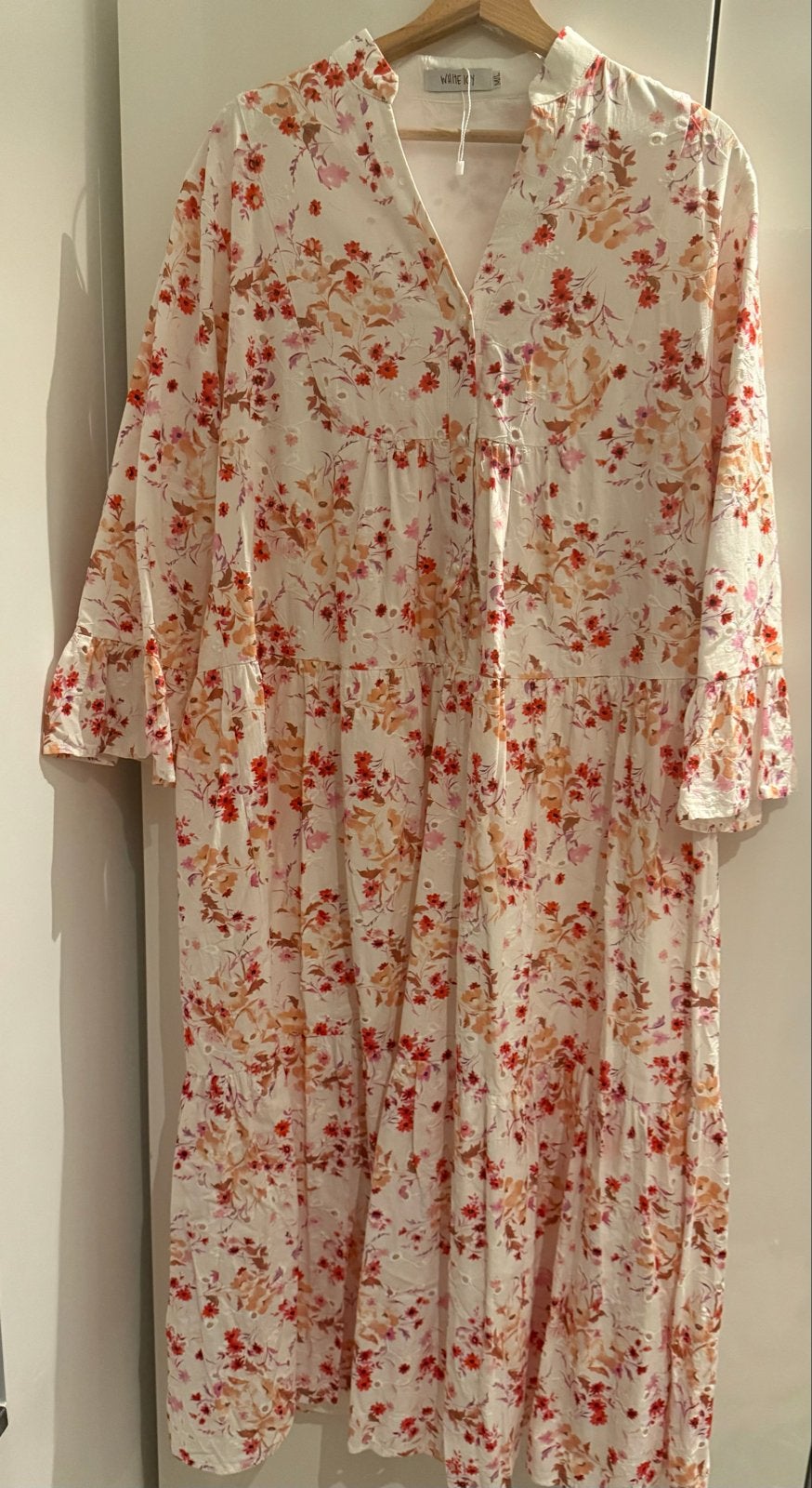 Witte bloemenjurk met ruches en driekwart mouwen, Kleding | Dames, Maat 38/40 (M), Wit, Ophalen of Verzenden, Zo goed als nieuw
