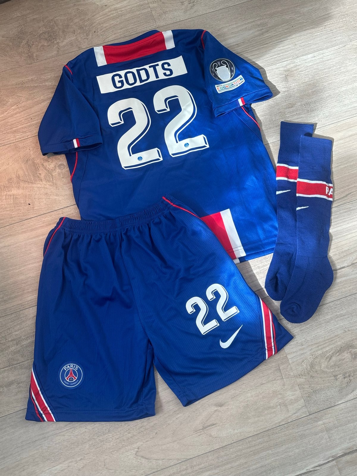 PSG Thuistenue Kinderen - Shirt, Broek, Sokken (Nieuw), Maat XS of kleiner, Ophalen of Verzenden, Nieuw, Set