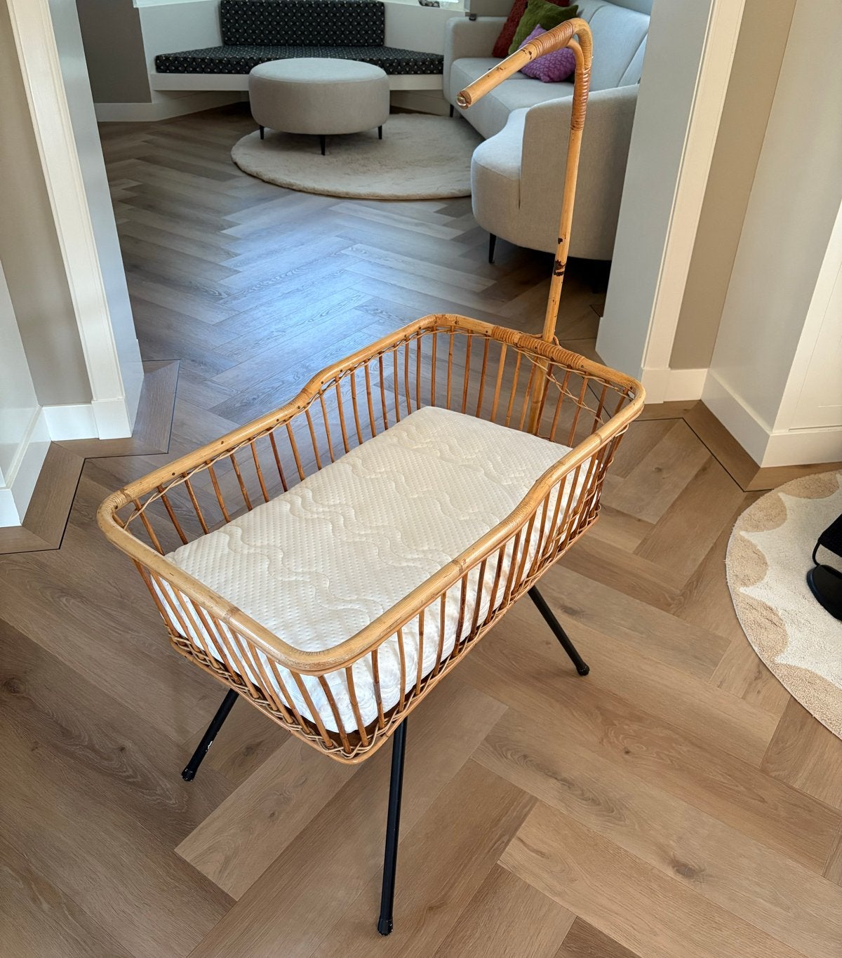 Vintage rotan wiegje met matrasje, Ophalen, Overige materialen, Gebruikt, Beige