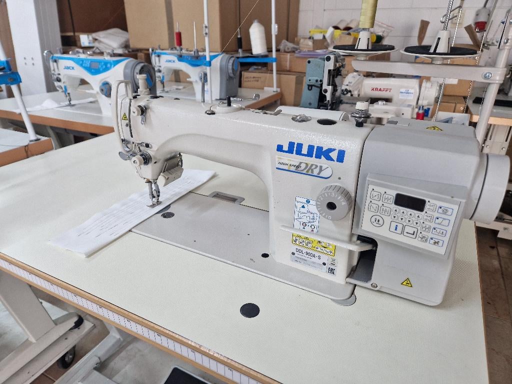 Juki 900A Industriële Naaimachine Automaat Zo goed als nieuw, Hobby en Vrije tijd, Naaimachines en Toebehoren, Industrieel, Ophalen