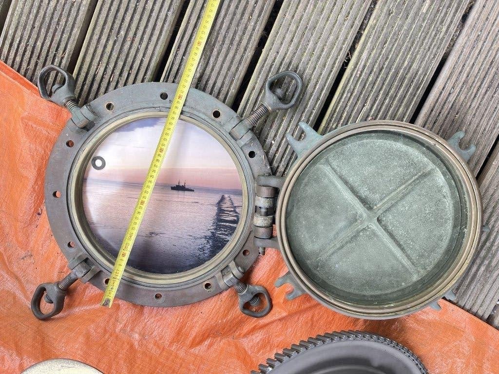 Zware bronzen patrijspoort met glas en afbeelding, Ophalen, Gebruikt, Overige typen