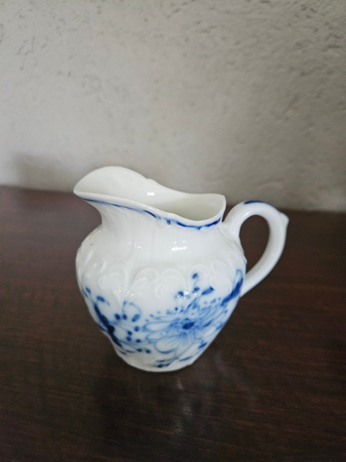 Antieke porseleinen melkkan met blauw bloemmotief, Ophalen of Verzenden
