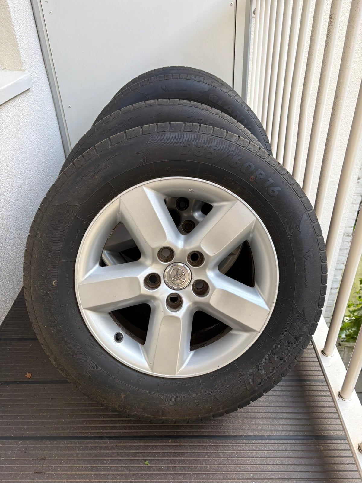Toyota Rav4 (2000-2005) velgen met banden 235/60R16, Auto-onderdelen, Ophalen, Gebruikt, 16 inch, Banden en Velgen
