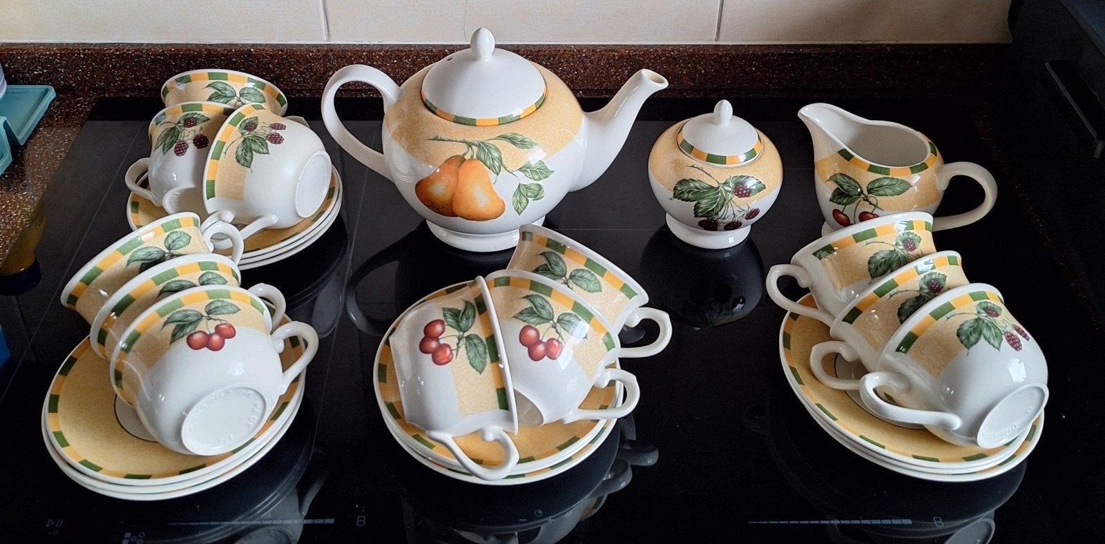 vintage somerset fruit  Churchill koffie / thee servies, Ophalen