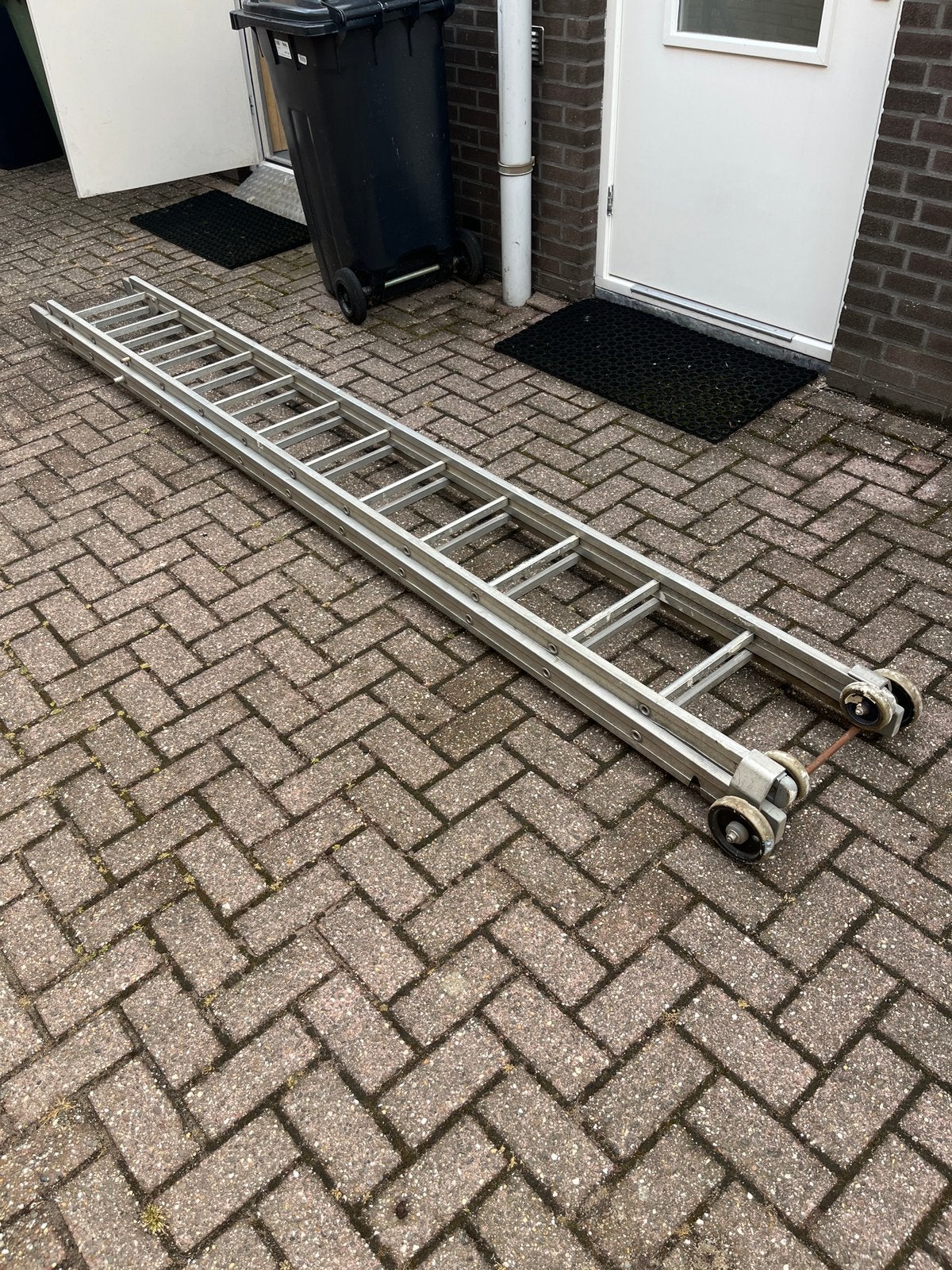 Twee delen 12 sporten ladder, Ophalen, Gebruikt, Rolsteiger of Kamersteiger, 2 tot 5 meter
