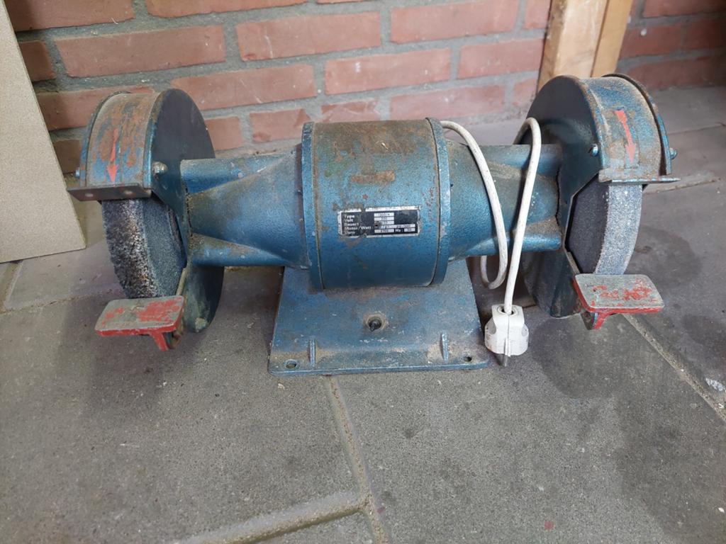 Slijpsteen - elektrisch 230v, Doe-het-zelf en Verbouw, Gereedschap | Slijpmachines, Ophalen, Gebruikt, Minder dan 700 watt, Werkbankslijpmachine