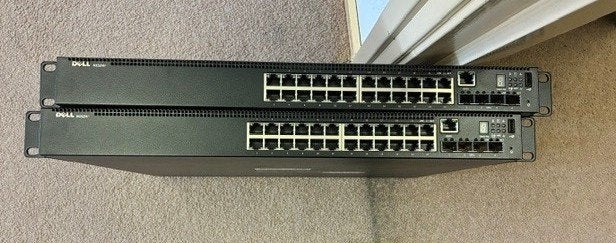 Dell switch N1524P (2 stuks)., Computers en Software, Netwerk switches, Ophalen of Verzenden, Gebruikt