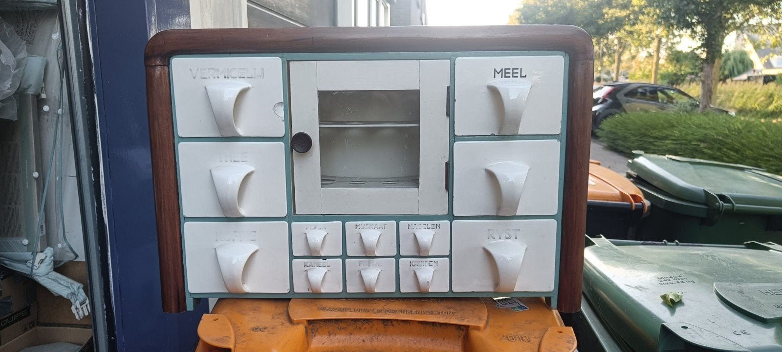 Vintage Keukenkastje met Kruidenladen, Ophalen