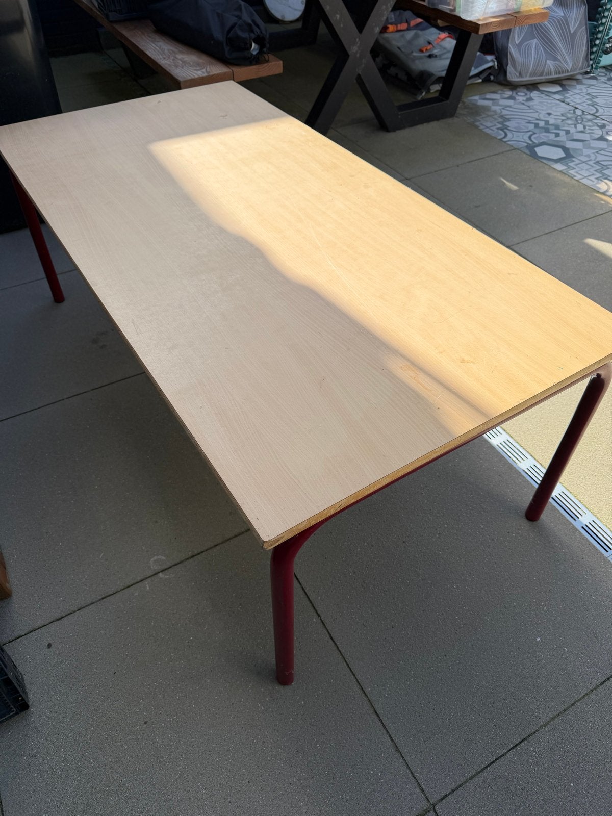 Gratis op te halen: Degelijke schooltafel voor knutselen/spe, Gebruikt, Vier personen, Rechthoekig, 50 tot 100 cm