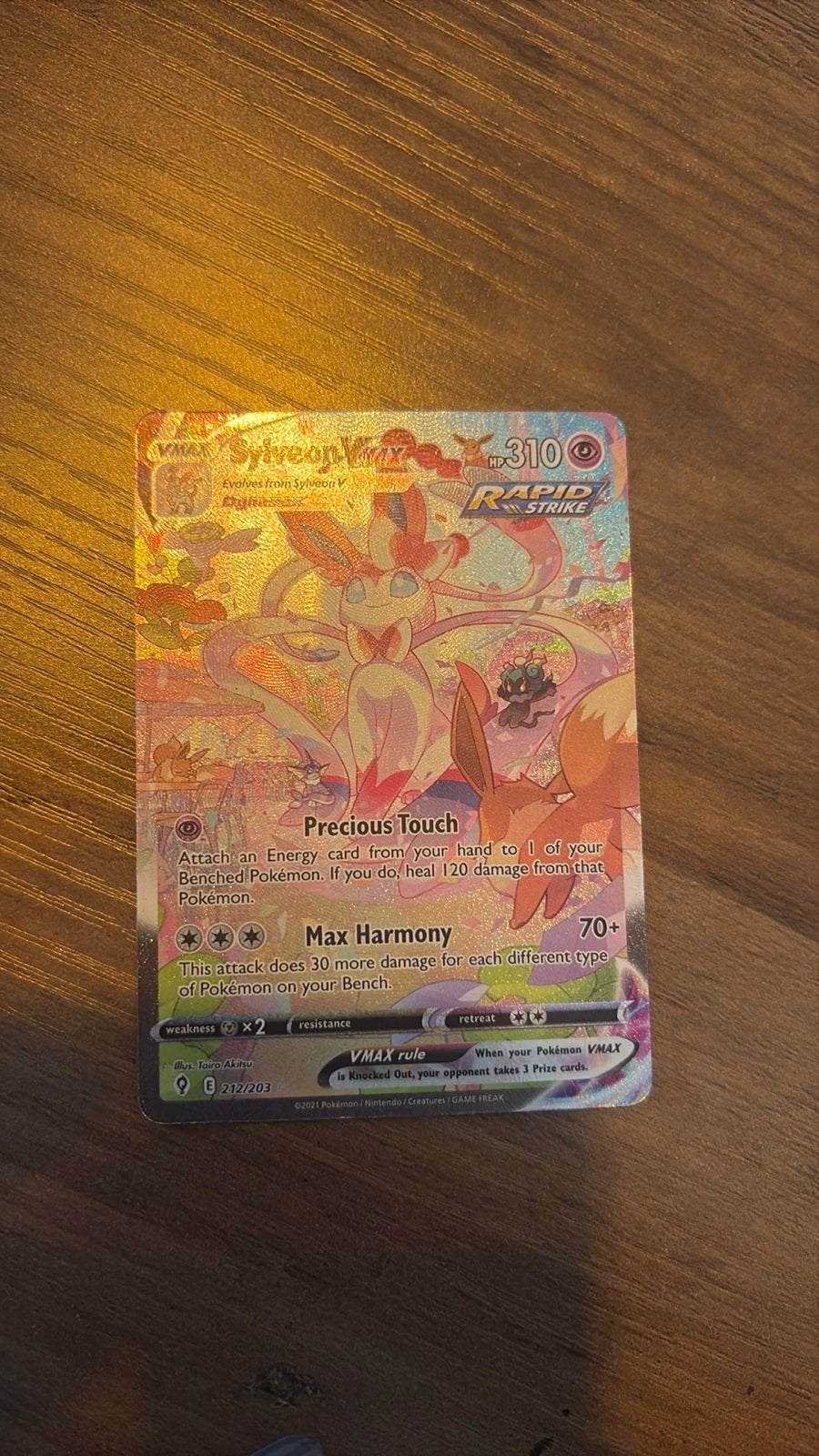 Sylveon VMAX Rainbow Rare Pokémon Kaart (212/203), Hobby en Vrije tijd, Verzamelkaartspellen | Pokémon, Ophalen of Verzenden, Gebruikt