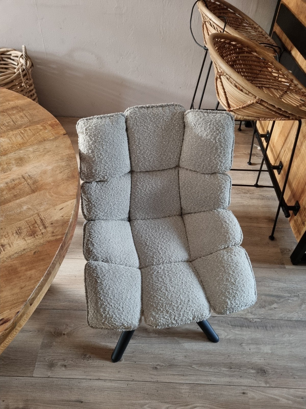 4 x Eleonora Daan eetkamerstoel boucle zand, Ophalen, Overige kleuren, Zo goed als nieuw, Vier