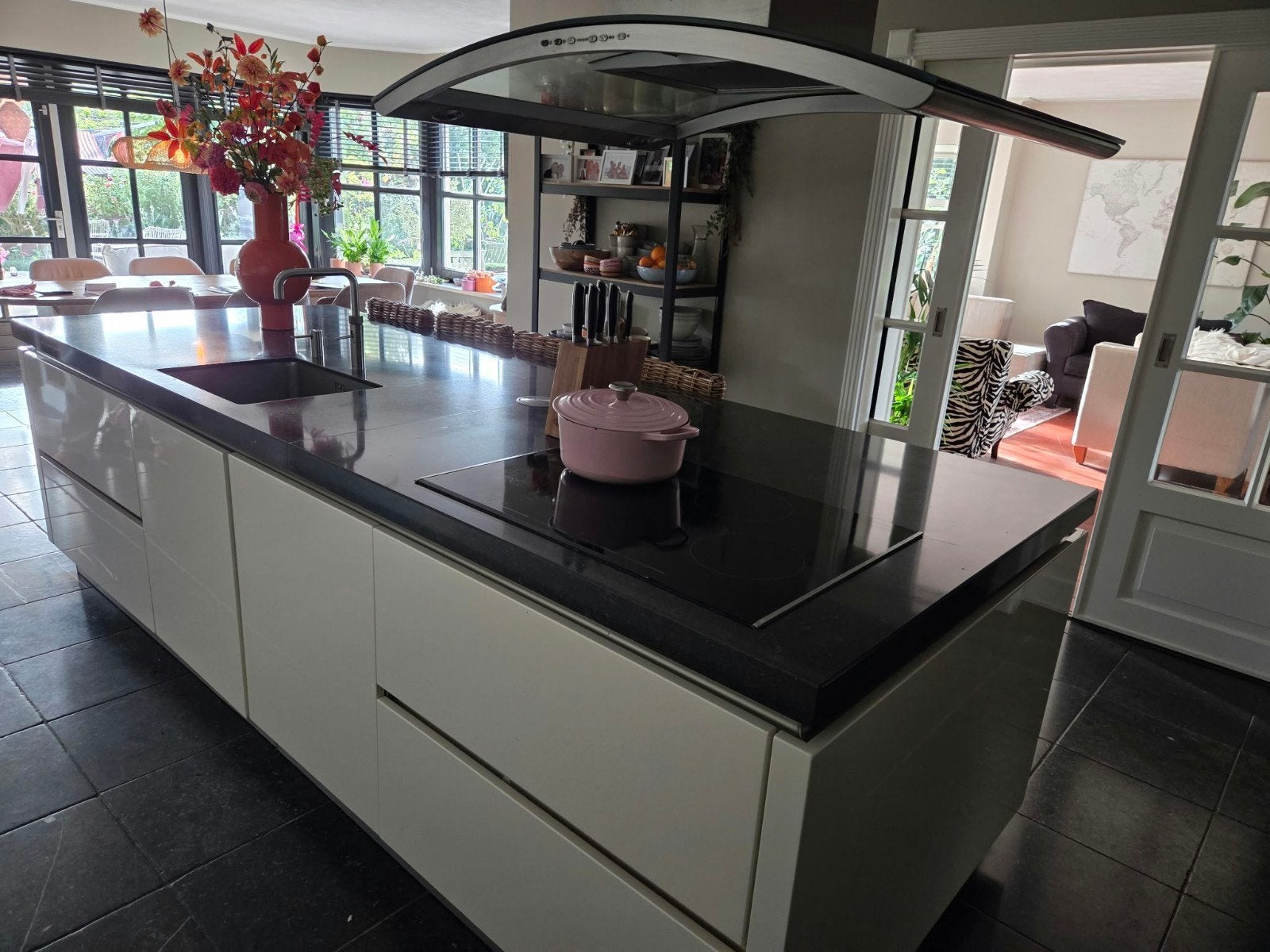 Next 125 modern kookeiland met inbouwapparatuur, Gebruikt, Greeploos, Wit, Overige typen