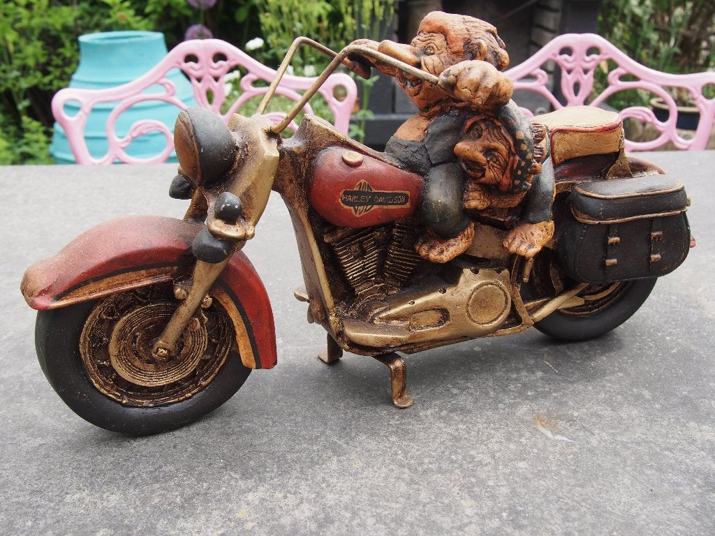 Harley Davidson motorbeeld met 2 trollen, Verzamelen, Beelden en Beeldjes, Gebruikt, Fantasy, Ophalen of Verzenden