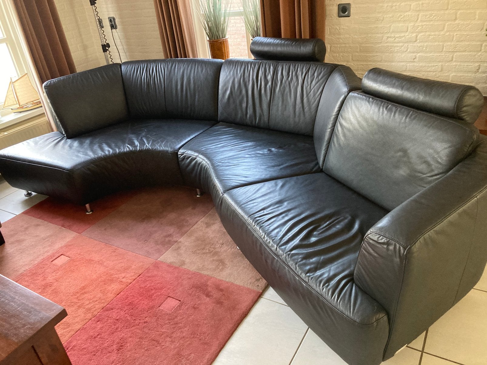 Designbank met poef (stiksel is op 2 plaatsen stuk), Ophalen, Gebruikt, Leer, Design