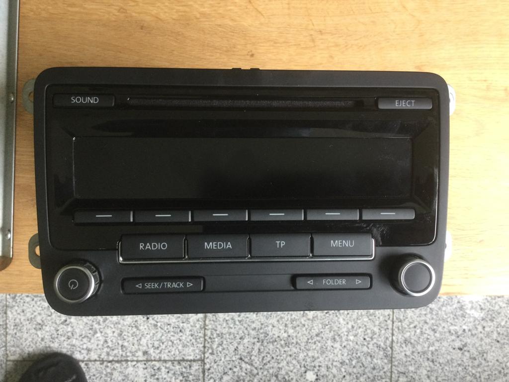 Te koop vw golf autoradio RD 310 voor bouwjaar tot 2014, Auto diversen, Autoradio's, Ophalen of Verzenden, Zo goed als nieuw