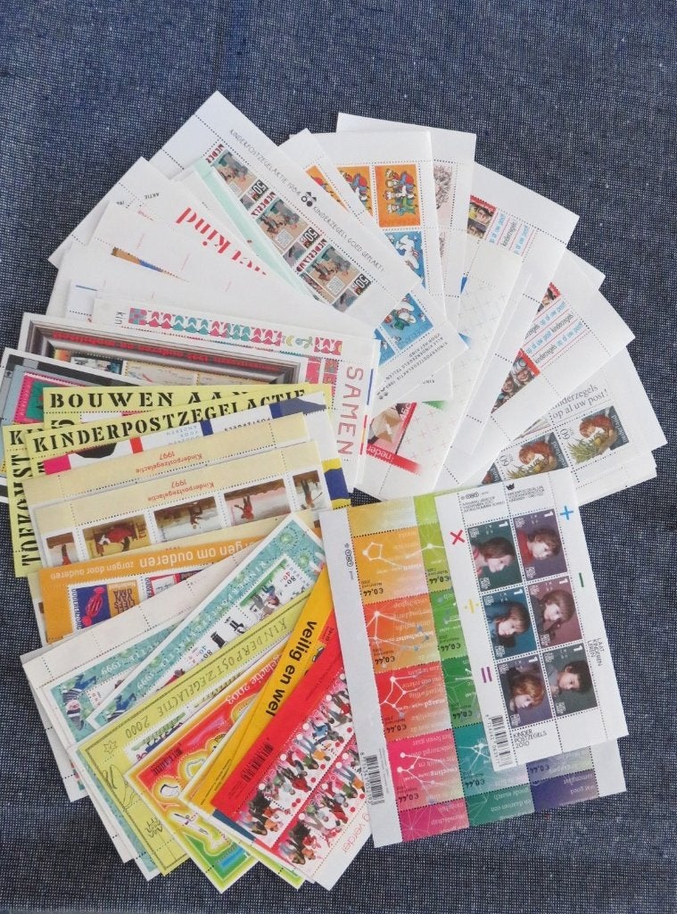 T.K: 65 stuks Postzegelvelletjes Nederland Kinderpostzegels, Ophalen of Verzenden, Na 1940, Postfris