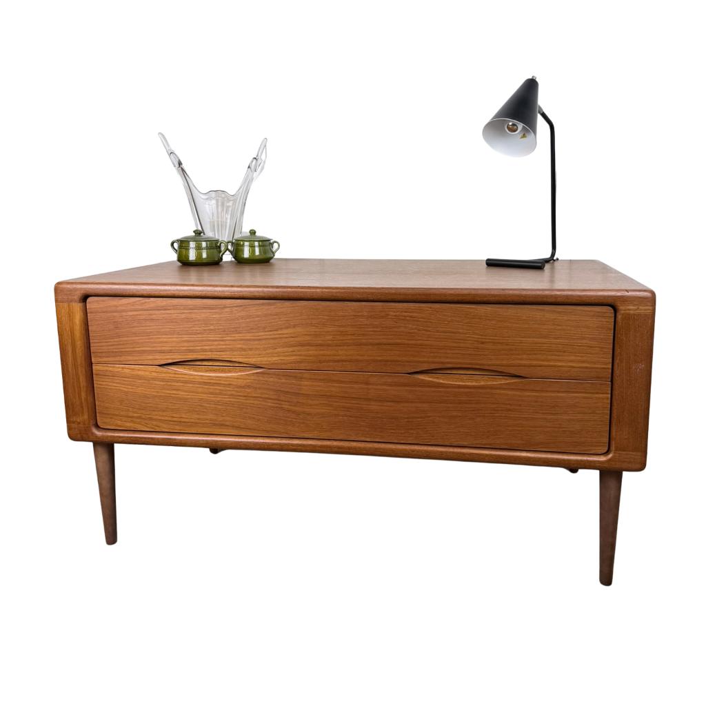 Dyrlund “Sjaelsmark” ladekast / laag dressoir – teak, Ophalen, 100 tot 150 cm, 1 of 2 laden, Teakhout