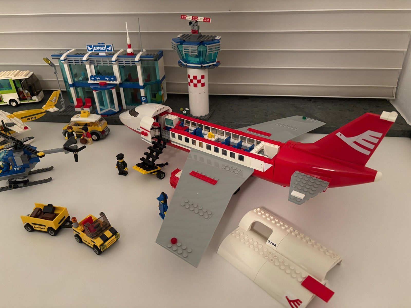 Grote LEGO City Luchthaven Set met Vliegtuig en Bus, Ophalen, Gebruikt