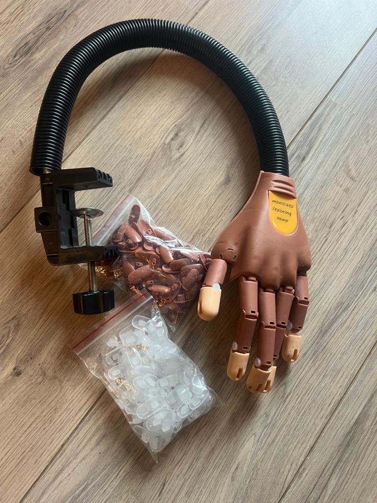 Oefenhand Manicure, Gebruikt, Bruin, Ophalen of Verzenden, Handen en Nagels