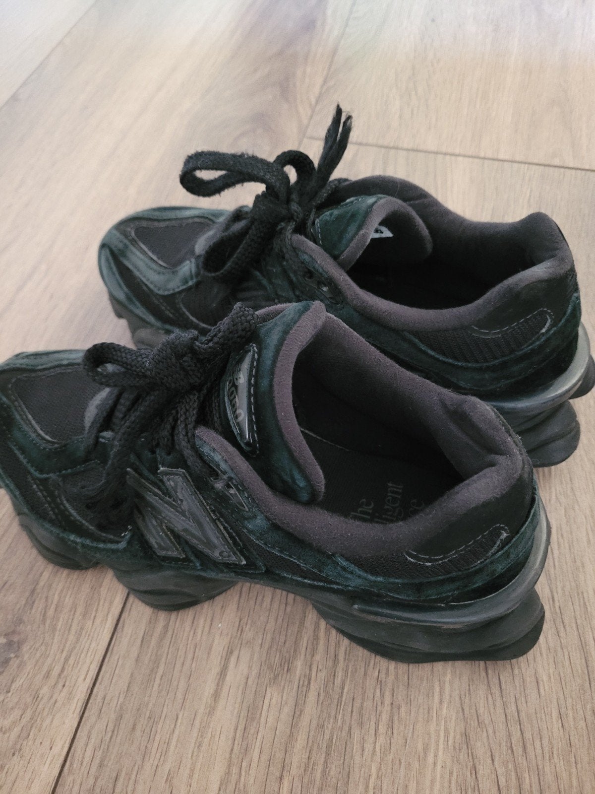 New Balance fluwelen sneakers voor jongens - zwart, Gebruikt, Sportschoenen, Ophalen of Verzenden, New Balance