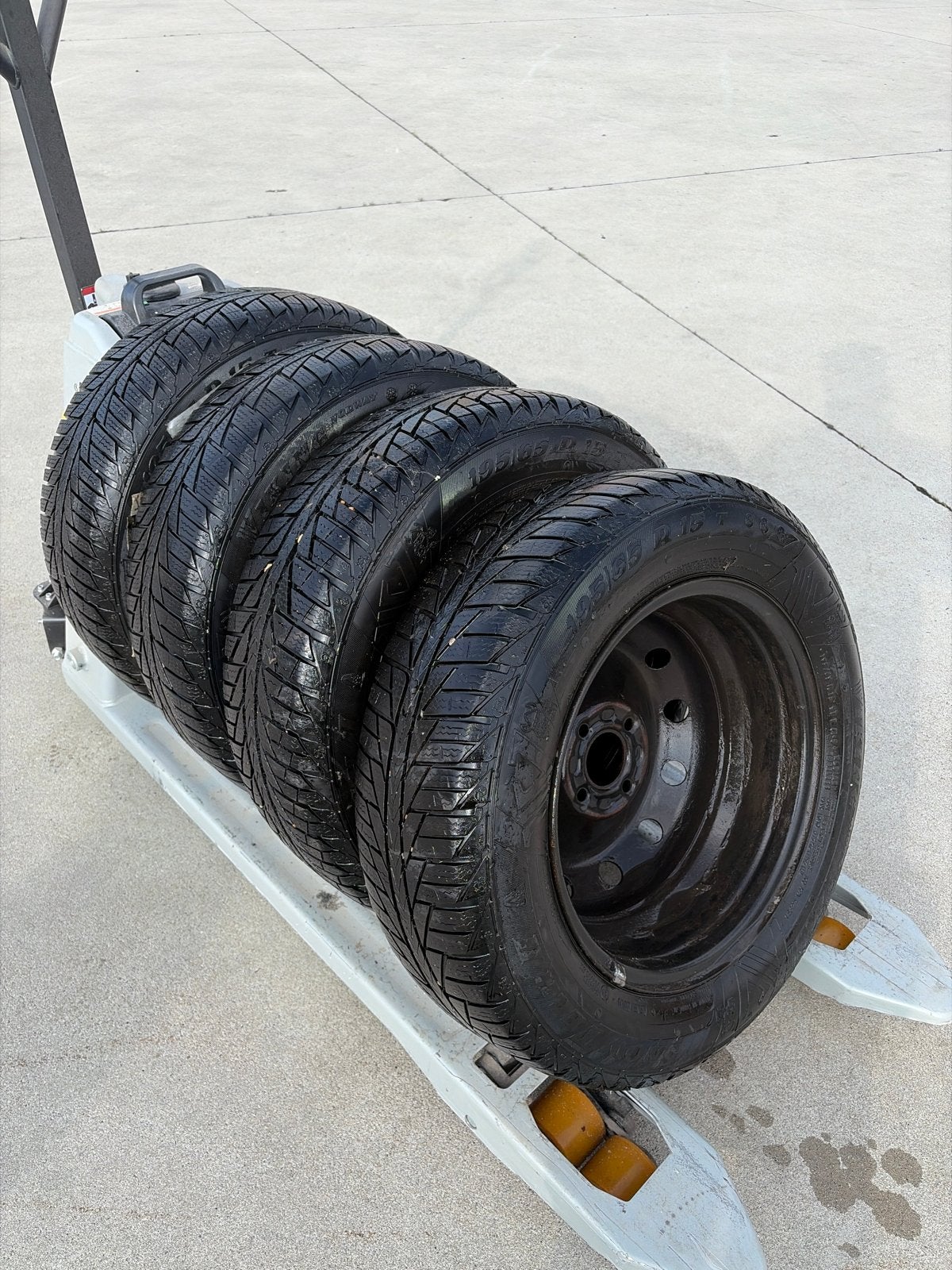 Viking winterbanden met velgen 195/65 R15, Ophalen, Gebruikt, 15 inch, Banden en Velgen