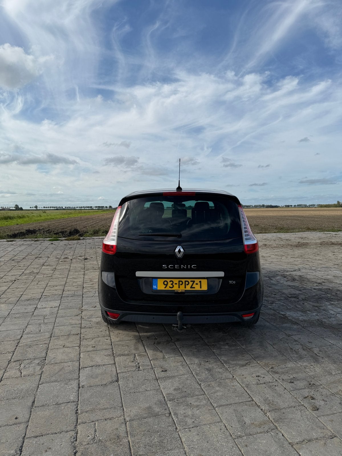 Foto 6 van Renault Grand Scenic 1.4 TCE 96KW 7P 2011 Zwart