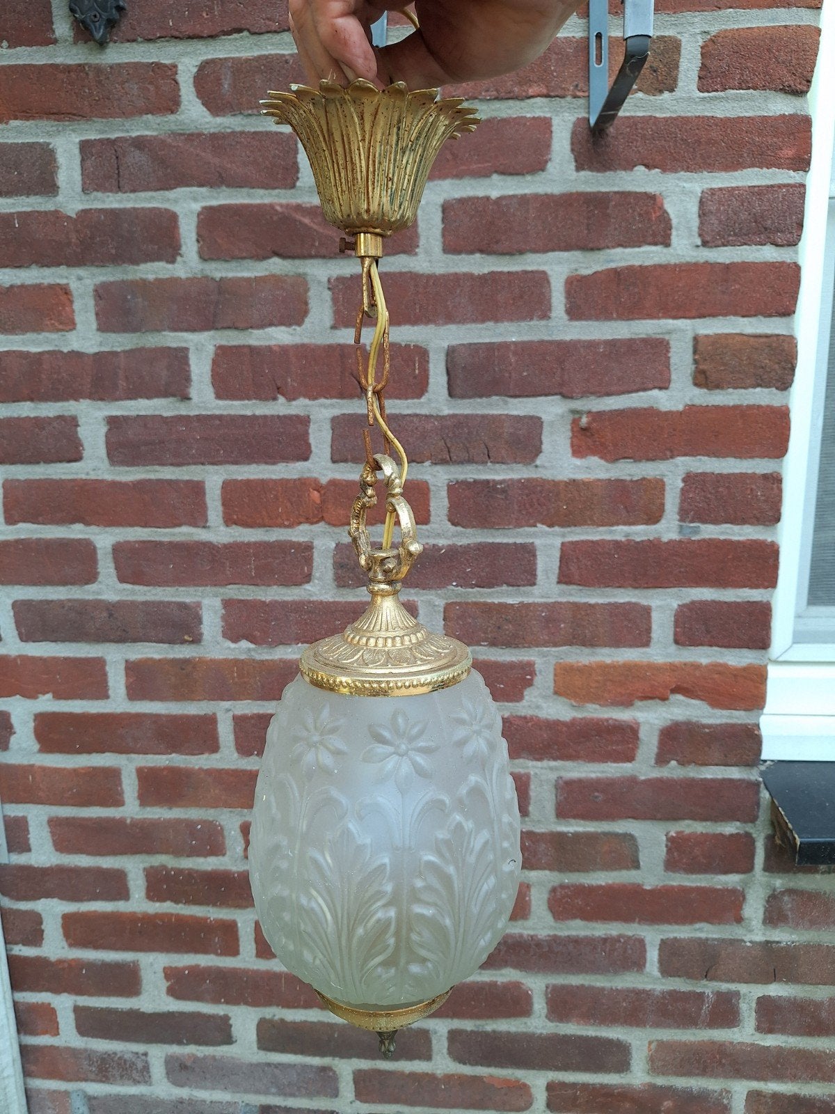 Ouderwetse Goudkleurige Hanglamp met Matglazen Kap, Ophalen