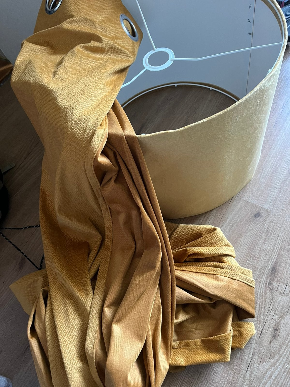 Ikea velvet okergeel lampenkap met okergeel gordijn, Ophalen, Zo goed als nieuw