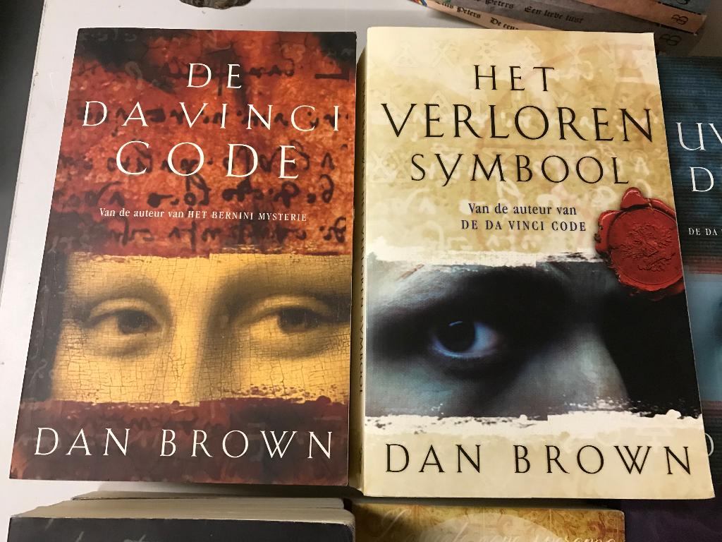 Dan Brown James Redfield Simon Cox boeken Zie lijst + DVD, Boeken, Ophalen of Verzenden, Gelezen, Dan Brown, Wereld overig