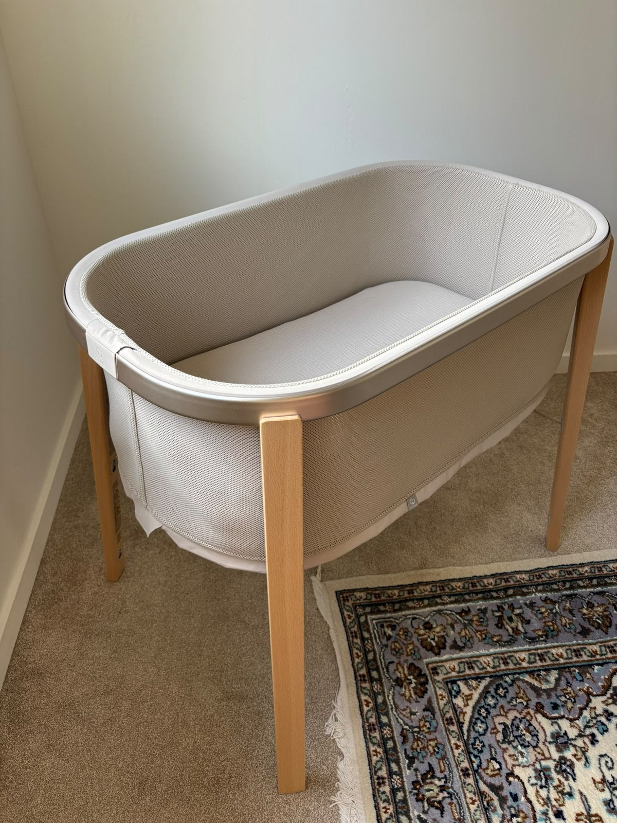 Stokke Snoozi wieg + matrasbeschermer, Ophalen, Zo goed als nieuw, Wieg