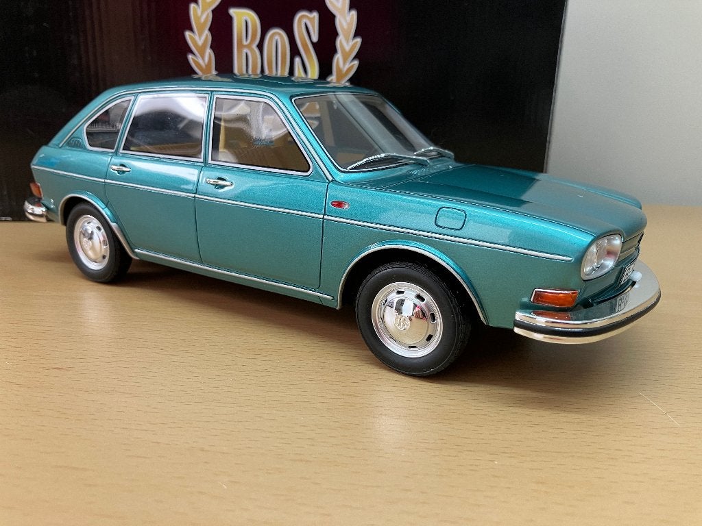 Volkswagen 411 Fastback van 1968  Turquoise  1/18 BoS, Ophalen of Verzenden, Nieuw, Auto, Overige merken