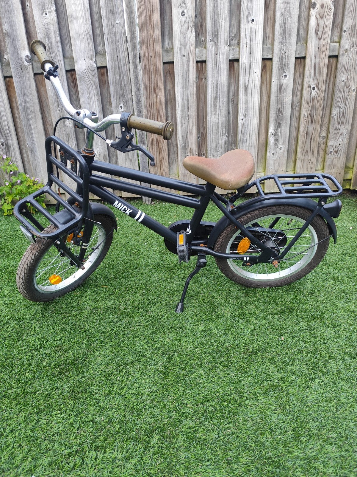 MICK Kinderfiets 16 inch - Zwart met bagagedrager, Fietsen en Brommers, Ophalen, Terugtraprem, 16 tot 20 inch, Mick