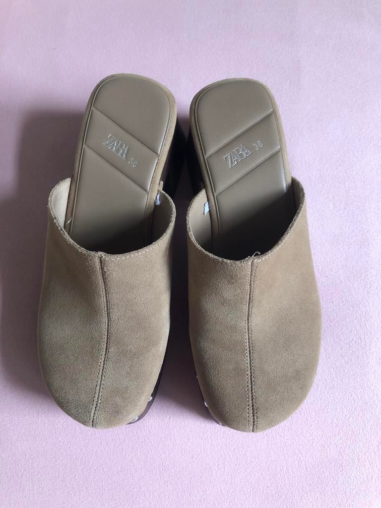 Mooie stoere Zara slippers in zeer goede staat, Beige, Zo goed als nieuw, Sandalen of Muiltjes, Ophalen of Verzenden