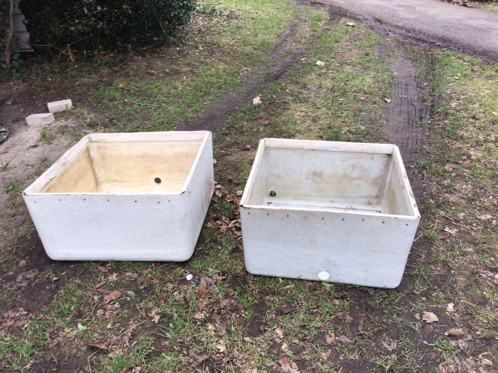 Te koop aangeboden: 2 kunststof bakken ( vierkant)., Ophalen, Kunststof, Gebruikt, Vierkant