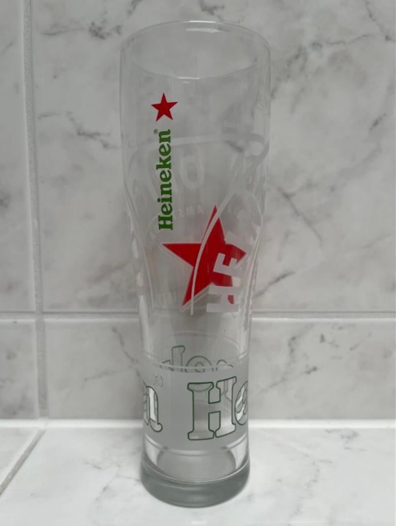 HEINEKEN GLAS - PINT uit UK - groot zwaar glas., Ophalen of Verzenden, Zo goed als nieuw, Glas of Glazen, Heineken