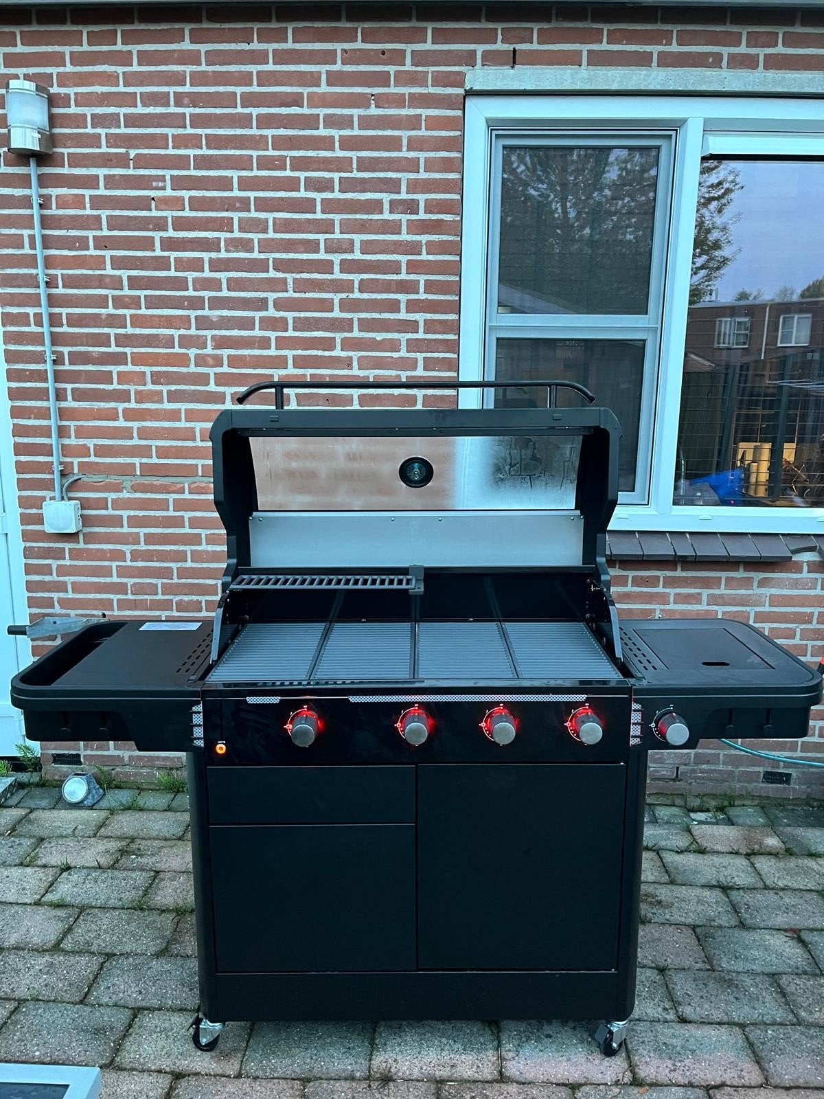 Tenneker gasbarbecue met 4 branders en zijbrander, Tuin en Terras, Gasbarbecues, Ophalen of Verzenden, Nieuw, Tenneker