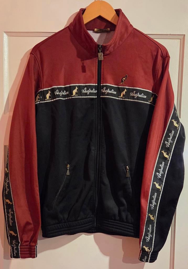 Leuk bordeaux rood Australian jasje met bies, Maat 48/50 (M), Ophalen of Verzenden, Zo goed als nieuw, Australian