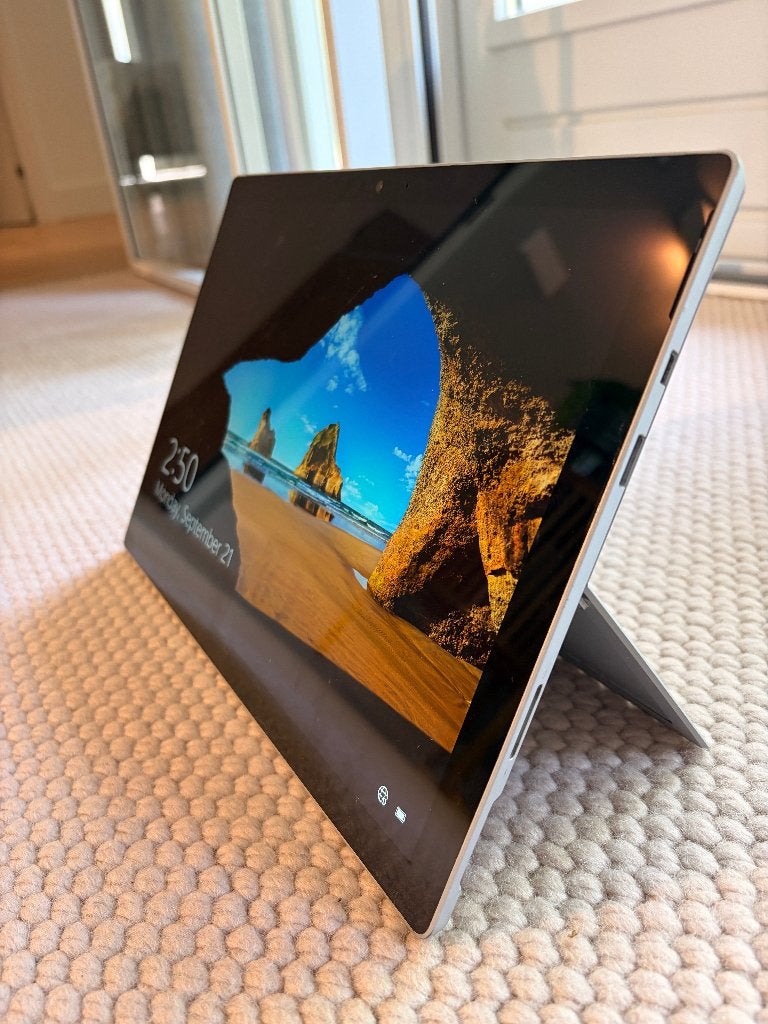 Microsoft Surface Pro 5 2017 128GB + Type Cover + lader, Gebruikt, 2 tot 3 Ghz, Qwerty, Ophalen of Verzenden